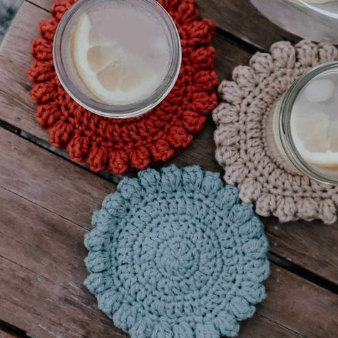 Gorgeous Crochet Flower Coaster Patterns are fast and fun! Brighten up your home decor! #crochetcoaster #crochetflowercoaster #crochet365knittoo Crocheted Coasters, Crochet Coasters Free Pattern, Wool Work, Crochet Flowers Easy, Crochet Coaster Pattern, Crochet Coaster, Crochet Motif Patterns, Crochet Circles, Crochet Goodies