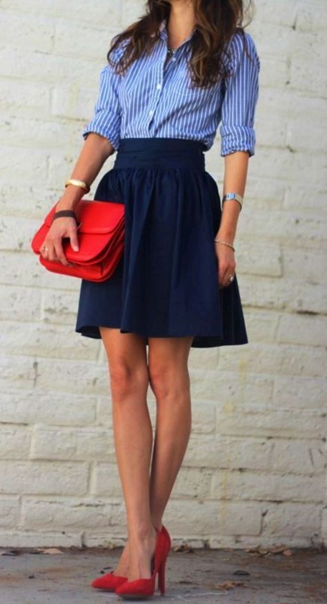 Love this shirt and skirt combo. I tend to wear float shirts since they work best with my body shape. Hot Summer Outfits, Casual Chic Outfits, Skirt Diy, Mode Tips, Summer Work Outfits, Mode Casual, Business Outfit, Casual Chic Outfit, Gwyneth Paltrow