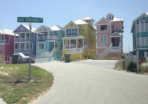 beach houses Sea Dream, Beach House Exterior, Colorful Houses, Dream Beach Houses, Atlantic Beach, Dream Beach, Cute House, Pretty House, Coastal Homes