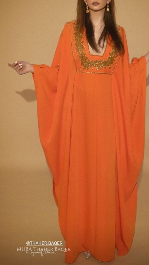 Bubu Gown Styles, Kaftan Designs, Velvet Dress Designs, Chic Dress Classy, Bridal Dress Fashion, Simple Pakistani Dresses, Boutique Dress Designs, Arab Fashion, Fashionista Clothes