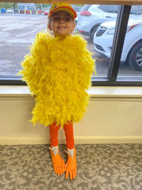 #diy #halloween #trunkortreatideas #ducks #bathpeople #Bubblebath #Ducks for #Halloween #DIYDucks #HalloweenFun #DIY #Quack Duck Costume Diy, Baby Duck Costume, Duck Halloween Costume, Duck Costume, Duck Costumes, Duck Feet, Feet Shoes, Costume Diy, Baby Ducks