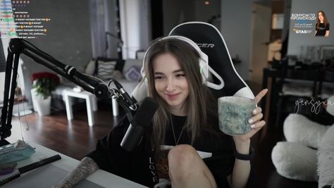 Streamer Set Up Aesthetic, Twitch Streamer Aesthetic Setup, Streamer Aesthetic Girl, Streaming Outfit, Streamer Girl Aesthetic, Twitch Streamer Aesthetic, Twitch Aesthetics, Streaming Aesthetic, Streamer Room