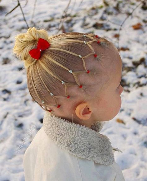 Superschattig meisje met een superschattig kapsel!! Makkelijk om te maken en leuk om te dragen!! Hairstyles Girl, Girl Hair Dos, Toddler Hairstyles, Toddler Hairstyles Girl, Christmas Hairstyles, Girl Haircuts, Crazy Hair Days