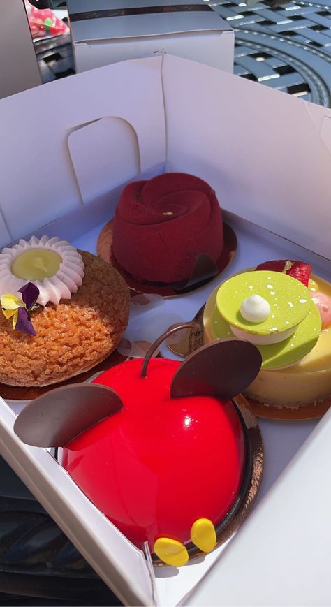 Amorettes Patisserie Disney, Disney World Desserts, Disney World Food Pictures, Amorettes Patisserie, World Desserts, Disneyland Desserts, Disney World Snacks, Disney Springs Food, Disney World 2024