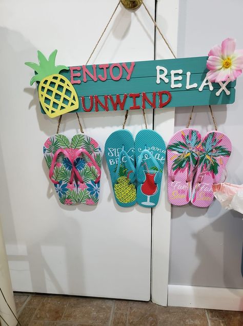 Flip Flop Ideas, Flip Flop Decorating Ideas, Flip Flop Crafts, Diy Rustic Wreath, Flip Flop Decor, Flip Flop Wreath, Beach Decorations, Watermelon Crafts, Beach Crafts Diy