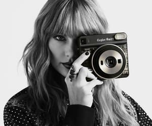 Taylor Swift Black And White Pics, Taylor Swift Black And White Icon, Taylor Swift Black And White Poster, Reputation Taylor Swift Poster, Taylor Swift 壁紙, Taylor Swift Black And White, Taylor In Black, Taylor Swift Black, Taylor Black And White