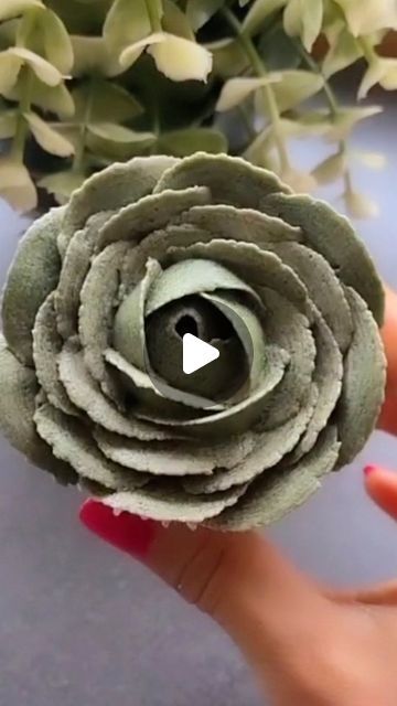 Piya on Instagram: "Succulent using tip 104   Happy Fri, everyone ❤️  #flowers#succulents#cupcakes#buttercream" How To Make Succulent Cupcakes, Succulents Cupcakes, Cupcakes Succulents, Pastry Case, Succulent Cupcakes, Piping Flowers, Cupcake Tutorial, Succulent Bouquet, Flower Cupcakes