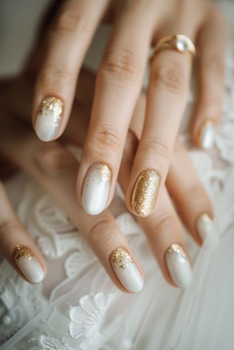 White Gold Ombre Nails, Nail Designs Gold And White, Bridal Nail Designs Brides, Gold Dip Nails, Gold Wedding Nails, Gold Holiday Nails, Blue Wedding Nails, Wedding Nails Ideas, White Nails With Gold