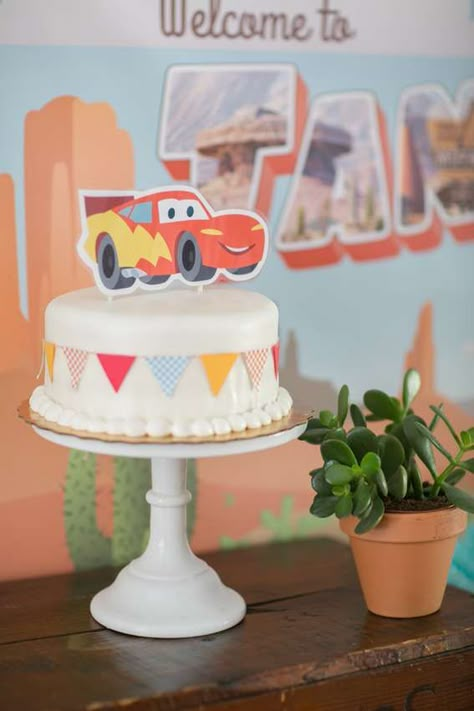 Lightning McQueen from the Movie Cars and Radiator Springs Cars Birthday Party Ideas | Photo 8 of 43 Mq Queen, Piñata Cars, Cars Birthday Party Ideas, Disney Cars Cake, Vintage Car Party, Auto Party, Pixar Cars Birthday, Lightning Mcqueen Cake, Cars Birthday Party Decorations