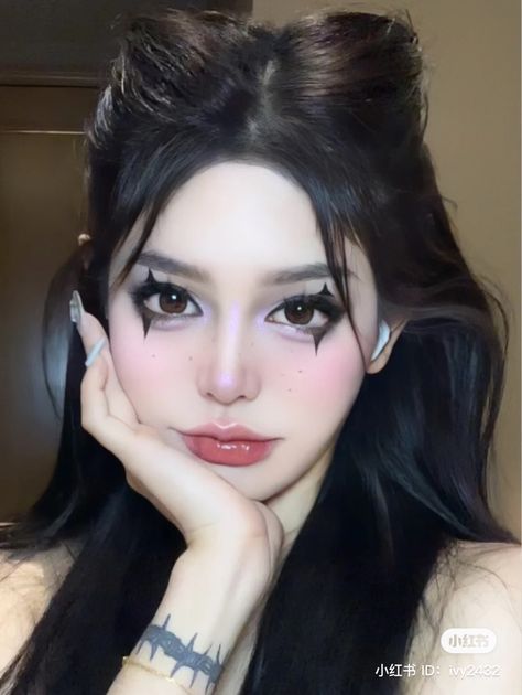 Scary Bunny, Kuromi Makeup, Simple Halloween Makeup, Makeup Anime, Diamond Makeup, Messy Bob Haircut, Long Pink Hair, Anime Eye Makeup, Makeup Cosplay