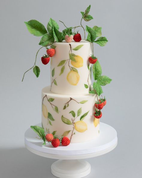 Organic Wedding Cake, New York Cake, Confectionary Art, Lemon Themed Bridal Shower, Art Cake, Cute Baking, Easy Cake Decorating, Organic Wedding, Dessert Decoration