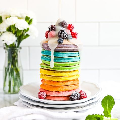 Easy Vegan Pancakes Healthy Birthday Breakfast, Birthday Breakfast Ideas For Kids, Pancakes Bar, Rainbow Smoothie Recipes, Easy Vegan Pancakes, Birthday Breakfast Ideas, Movie Night Snack Ideas, Plant Based Pancakes, Night Snack Ideas