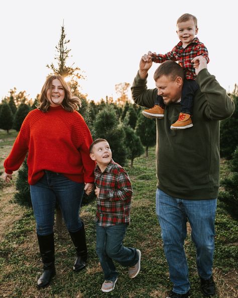 It's TIIIIIIIIIMEEE! 🎄🥳 *cue Mariah Carey* Christmas Tree Minis are here! These are the perfect opportunity for cute family photos and the perfect way to celebrate the season! 🎄November 2, 2024 🎄sunrise to sunset 🎄Wonderland Christmas Tree Farm 🎄20 minute session 🎄$195 + tax Book your session with the link in my bio! I can’t wait to celebrate the Christmas season with you all! 🤍 Family Christmas Pictures At Tree Farm, Christmas Tree Farm Couples Photos, Christmas Tree Mini Session Outfits, Family Christmas Tree Farm Pictures Outfits, Family Of 4 Christmas Pictures, Plus Size Christmas Photoshoot, Christmas Tree Farm Photo Shoot Family, Tree Farm Christmas Pictures, Christmas Tree Farm Photo Shoot Outfits