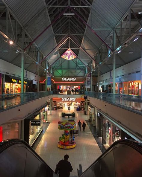 Abandoned Malls, Dead Malls, Vintage Mall, Mall Stores, Nostalgia Aesthetic, Shopping Malls, American Dream, Retro Aesthetic, Pretty Places