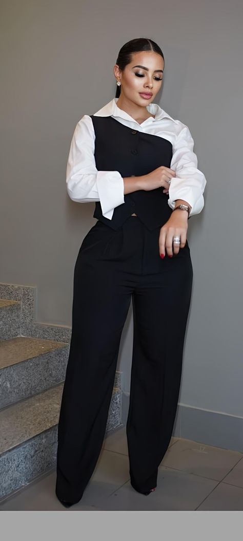 All White Professional Outfit, Graceful Outfits Women, Pretty Preppy Aesthetic, Stylish Corporate Fashion, Modest Black And White Outfit, Black Women Business Attire Professional, Short Athletic Body Type Women, Professional Corset Outfit, Professional Black Outfits Women