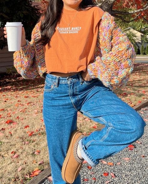 Cute Everyday Outfits Casual, Casual Outfit 2022, Chilly Day Outfit, College Outfits Aesthetic, Birks Outfit, Everyday Outfits Fall, Crew Neck Outfit, Farmers Market Outfit, Market Outfit