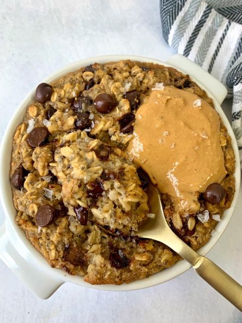 Chocolate Chip Cookie Oatmeal, Chocolate Chip Cookie Baked Oatmeal, Baked Oatmeal Cookie Dough, Cookie Dough Baked Oatmeal, Chocolate Chip Cookie Baked Oats, Baked Oats For Breakfast, Baked Oatmeal Recipes Chocolate Chip, Baked Breakfast Oats, Baked Oatmeal Dessert