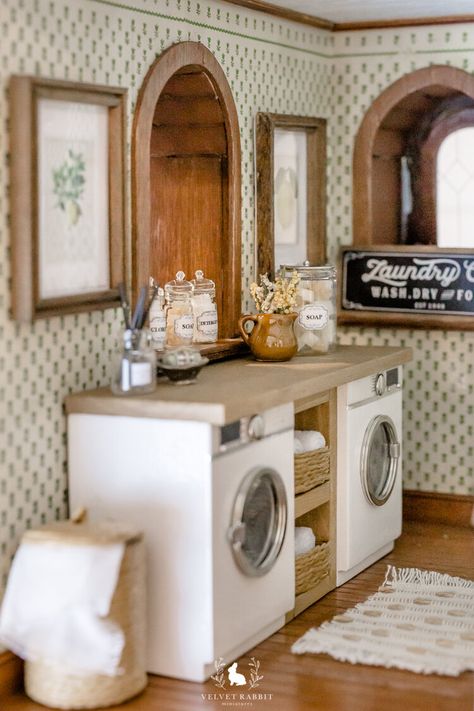 Miniature Dollhouse Laundry Room Ideas, Miniature Laundry Room, Barbie Doll Kitchen, Dollhouse Hack, Dollhouse Laundry Room, Doll Bathroom, Beacon Hill Dollhouse, Dollhouse Renovation, Vintage Doll House