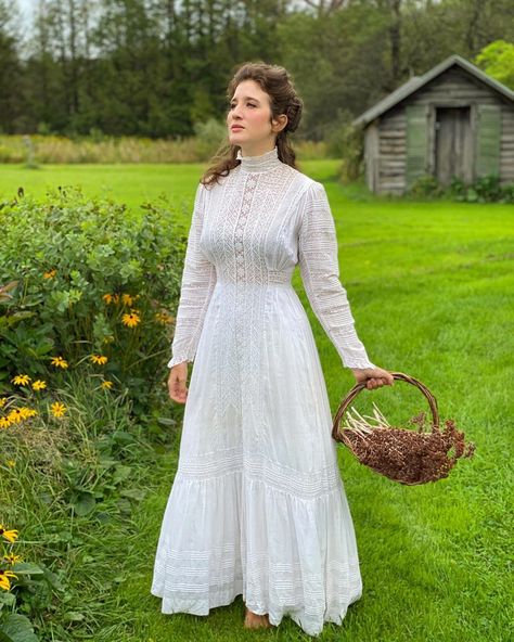 Edwardian Inspired Dress, White Edwardian Dress, Edwardian White Dress, Edwardian Lawn Dress, Edwardian Dress Casual, Edwardian Fashion Modern, Drow Fashion, Modern Edwardian Fashion, Edwardian Walking Dress