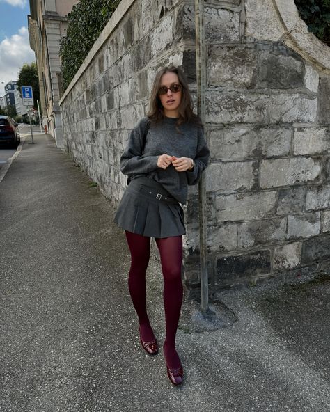 Taking inspiration from the latest autumn trends with this chic look: pleated skirt, cozy sweater, and bold burgundy tights. Follow @ivilina_ivi for more seasonal outfit ideas and fall fashion inspo. #outfitautomne #lookdautomne #outfitinspiration #styleinspiration #frenchgirlstyle #fallfashion #autumnstyle #outfitautomne2024 Burgundy Tights Outfit Winter, Pleated Skirt With Tights, Mini Skirt Autumn Outfit, Burgundy Tights Outfit, Burgundy Skirt Outfit, Gray Skirt Outfit, Burgundy Tights, Short Skirts Outfits, Burgundy Cardigan