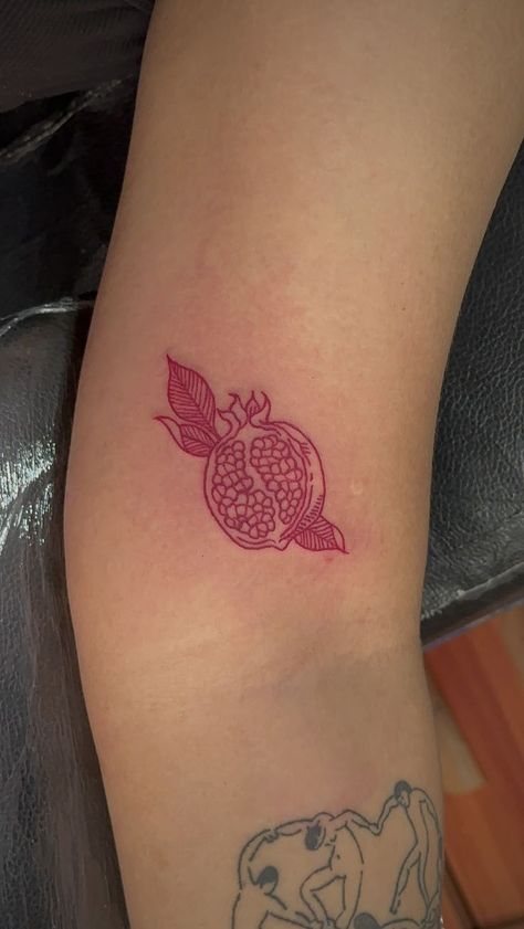 Pomegranate Fine Line Tattoo, Persephone Aesthetic Tattoo, Tattoos To Get For Your Girlfriend, Red Pomegranate Tattoo, Small Pomegranate Tattoo, Pomegranate Tattoo Black And White, Pomegranate Art Design, Pomagranet Tattoo Simple, Pomegranate Tattoo Hades And Persephone