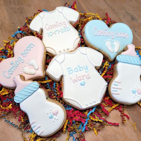 Pink and blue baby shower cookies by @mercibeaucookies Pink And Blue Cookies, Blue Baby Shower Cookies, Pink And Blue Baby Shower, Pink Cookies, Blue Cookies, Shower Cookies, Cookie Favors, Baby Cookies, Blue Baby Shower