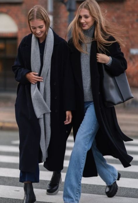 Wool Coat Outfit, Vinter Mode Outfits, Black Coat Outfit, Chelsea Boots Outfit, Chique Outfit, Looks Pinterest, Mode Casual, Street Style Winter, Coat Outfits