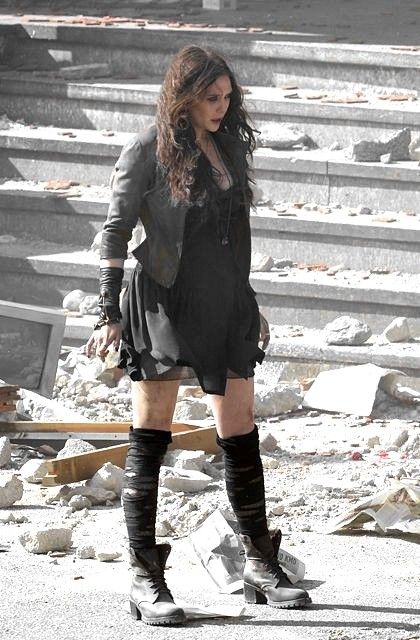 Scarlet Witch Costume, Avengers Outfits, Superhero Suits, Movie Inspired Outfits, Elizabeth Olsen Scarlet Witch, Scarlet Witch Marvel, Scarlett Witch, Normal Clothes, Witch Outfit