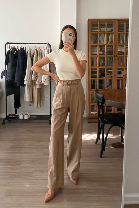 Light Brown Trousers Outfit, Young Professional Outfits Casual, Casual Teacher Outfit, Corporate Attire Women, Styling Wide Leg Pants, Internship Outfit, Young Professional Outfits, Smart Casual Women, Business Professional Outfits