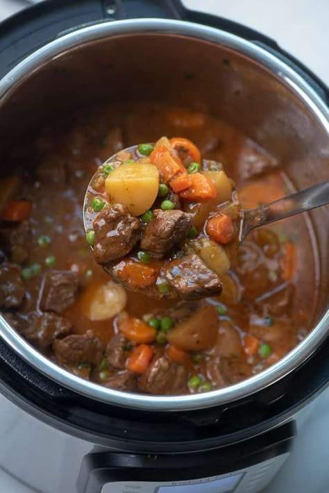 Tender beef, perfectly cooked vegetables, and a flavor-packed sauce. This Instant Pot Beef Stew is quick and easy enough to make any day of the week! #instantpot #instantpotrecipes #beefstew #pressurecooking #pressurecooker #beef Homemade Beef Stew Recipes, Instant Pot Beef Stew Recipe, Instant Pot Stew, Instant Pot Beef Stew, Crockpot Recipes Beef Stew, Homemade Beef Stew, Beef Stew Crockpot, Pot Beef Stew, Potted Beef