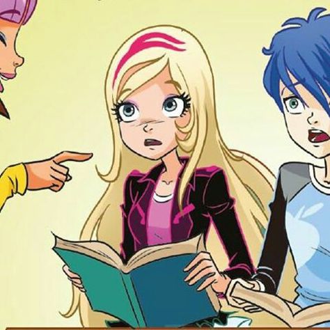 Astoria is telling:hawk and rose.... Aaaaa you are so cute together 😊😊😊😊😊😊😊 Rose And Hawk Regal Academy, Regal Academy Fanart, Regal Academy Rose And Hawk, Girly Nostalgia, You Are So Cute, Regal Academy, Teen Shows, You Are Cute, Family Legacy