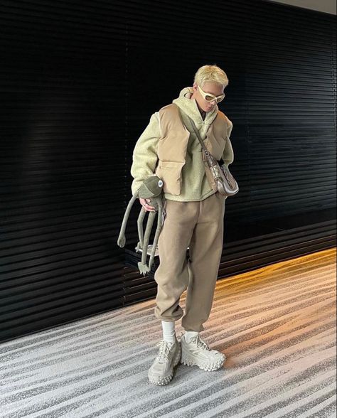 #mensfashion #streetwear #mensstreetstyle #mensstreetwear Balenciaga Shoes Outfit Street Styles, Balenciaga Defender Outfit, Balenciaga Shoes Outfit, Balenciaga Defender, Balenciaga Outfit, Streetwear Inspiration, Mens Attire, Balenciaga Shoes, Classy Casual