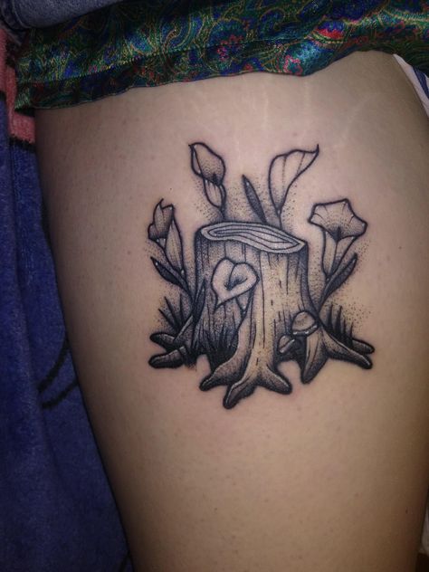 My Little Tree Stump done by Natalie at Defining Skin in Columbus Oh Tree Trunk Tattoo Ideas, Burnt Tree Tattoo, Tree Stump Tattoo Ideas, Tree Carving Tattoo, Environmental Tattoo Ideas, Tree Trunk Tattoo, Tree Stump Drawing, Tree Stump Tattoo, Daydream Tattoo