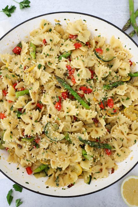 One-Pot Pasta Primavera - Healthy Mama Kris Spring Pasta Primavera, Pasta Primavera Recipes, Primavera Recipe, Pasta Primavera Recipe, Veggies And Fruits, Spring Pasta, Garlic Juice, Pasta Primavera, Cooking Club