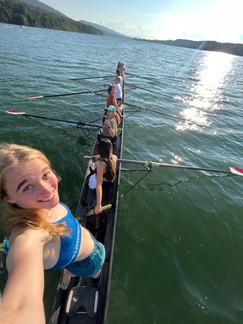 Rowing Team Aesthetic, Crew Aesthetic Rowing, Coxswain Aesthetic, Rowing Hairstyles, Rowing Aesthetic Women, Rowing Before And After Pictures, Rowing Outfit, Women Rowing, Rowing Aesthetic