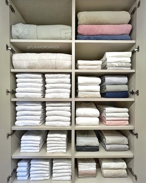 Bed Linen Closet, Organization Aesthetic Closet, Bedding Closet Organization, Bed Sheets Organization, Organize Linen Closet, Blanket Closet, Organized Linen Closet, Linen Closet Design, Linen Closet Storage