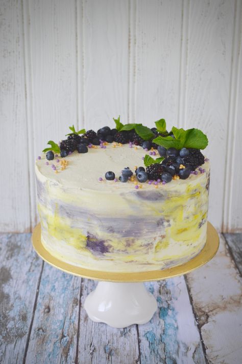 Vegan Cake Decorating Ideas, Lemon Blueberry Cake Design, Lemon And Blueberry Cake Decoration, Blueberry Lime Cake, Lemon Blueberry Birthday Cake, Simple 40th Birthday Cake Ideas, Summer Berry Cake, Mint Sugar, Lemon Cakes