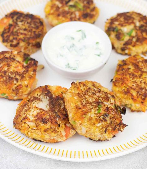 Cabbage Patties Recipes For Shredded Cabbage, Shredded Cabbage And Carrots Recipes, Fried Cabbage Patties Recipe, Cabbage Patties Baked, Fried Cabbage Patties, Cabbage Cakes Recipe, Cabbage Croquettes, Cabbage Patties Fried, Cabbage Cakes