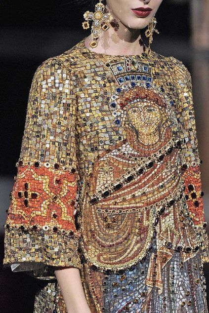 Dolce e gabana Byzantine Fashion, Imperiul Roman, Princess Charlene Of Monaco, Mosaic Dress, Embroidery Embellishments, Charlene Of Monaco, Estilo Hippie, Princess Charlene, Couture Mode