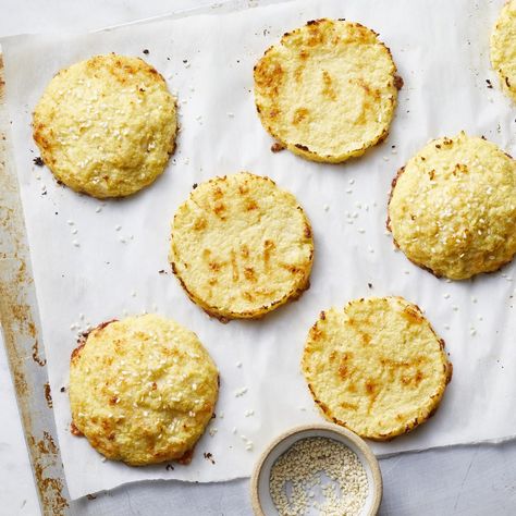 Cauliflower Buns Cauliflower Buns, Nutrition Challenge, Carb Substitutes, Cauliflower Bread, Bread Substitute, Eating Well Recipes, Gluten Free Buns, Lean And Green Meals, Lean And Green