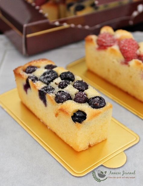 When you look at this fruity cake, you may think this is Fruit Pastry Cake that I made last year. Nope! This is actually a butter cake with some fresh fruits Fruit Pastry, Kek Lapis, Cake Loaf, Fruit Pastries, Mini Torte, Fruity Cake, Butter Cake Recipe, Cake Bread, Dessert Aux Fruits