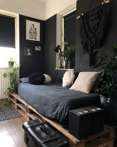 Mens Bedroom Decor, Tattoo Man, Bedroom Setup, Dekorasi Kamar Tidur, Casa Vintage, Room Redesign, Redecorate Bedroom, Apartment Decor Inspiration, Room Makeover Bedroom