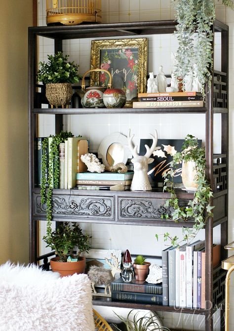 christmas-bookshelf-winter-tour Modern Boho Dining Room, Christmas Bookshelf, Home Addition Plans, Black Shelf, Boho Dining Room, Moody Vintage, Living Room Ideas Bohemian, Vintage Bookshelf, Beautiful Home Gardens