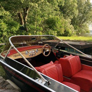 Vintage Boat Interior, Aluminum Boats, Boat Upholstery, Boat Interiors, Runabout Boat, Minn Kota, Boat Restoration, Boston Whaler, Boat Ideas