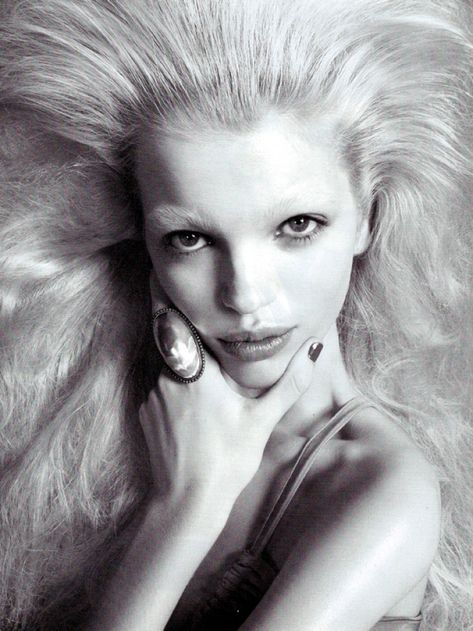 steven meisel photography - www.fashion.net Black Contact Lenses, Pat Mcgrath Makeup, Daphne Groeneveld, Halloween Contact Lenses, Magazine Vogue, Halloween Eyes, Steven Meisel, Fashion Photography Inspiration, Fashion Photography Editorial