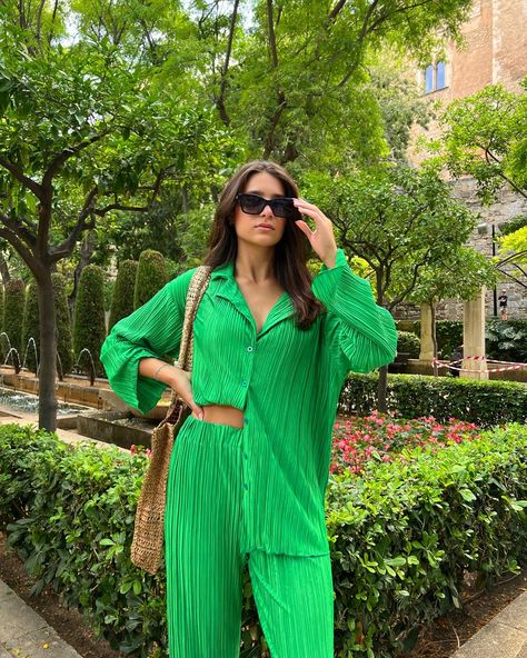 Green Plisse Set, Spring Matching Sets, Green Set Outfit, Green Two Piece Outfit, Set Outfit Two Pieces, Bottega Green, All Green Outfit, Lesbian Style, Green Outfits For Women