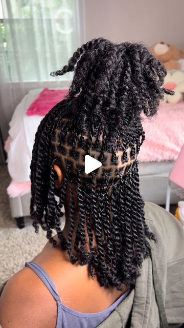 Spring Twist Braids Medium, Mohawk With Twists Black Hair, Small Twist On Natural Hair, Summer Twists For Black Hair, Quick Black Woman Hairstyle, Easy Twist Out Natural Hair, Natural Twist For Black Women, Two Strand Passion Twist, Twist With Extensions Two Strand