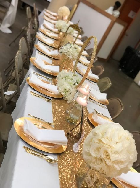 Gold And White Table Decor, White Wedding Reception Decor, Glitter Wedding Theme, Gold Quinceanera Theme, White Table Decor, Gold Theme Birthday, Wedding Table Deco, 50th Wedding Anniversary Decorations, Gold And White Wedding