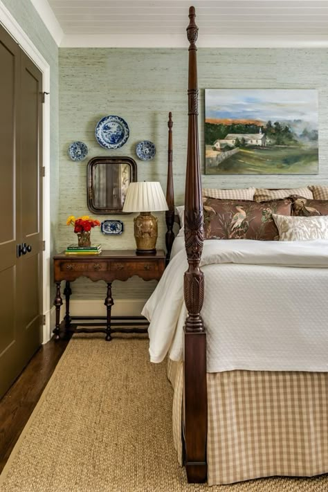 Traditional Bedroom With Green Grass Cloth Wallpaper and Dark Four Poster Bed James T Farmer, James Farmer Interiors, James Farmer, Brown Furniture, Traditional Bedroom, How To Decorate, Beautiful Bedrooms, Southern Living, The Ranch