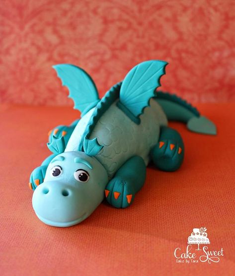 :) Dragon Cake Topper, Toy Dragon, Dragon Ideas, Dragon Cakes, Dragon Cake, Dinosaur Cake Toppers, Dinosaur Birthday Cakes, Fondant Baby, Fondant Animals